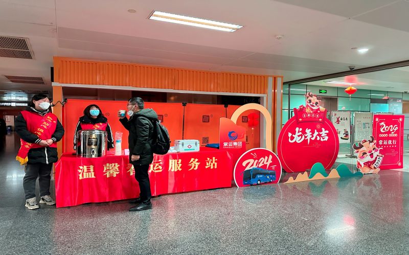 平靜的旅途中，熟悉的溫馨依舊 ——春運(yùn)路上的暖心服務(wù)